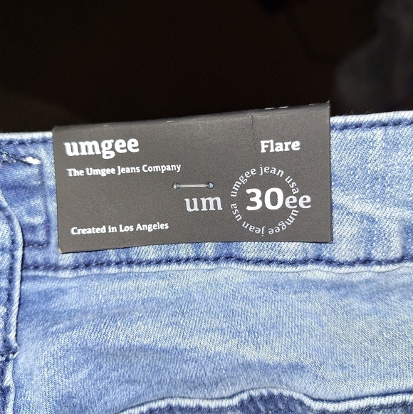 Umgee NWT embroidered flare leg jeans in a size 30 waist and 33 inseam - Picture 3 of 11